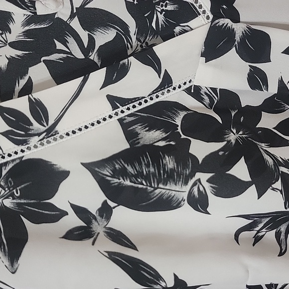 Liz Claiborne Black & White Floral Blouse Size L - Picture 3 of 6